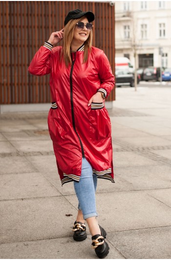 PEDRA - Czerwony, sportowy płaszcz z ozdobnymi ściągaczami