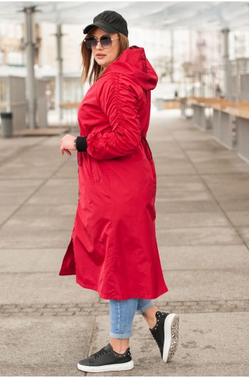 PENELOPA- Czerwony, zniewalający płaszcz z pięknymi zdobieniami