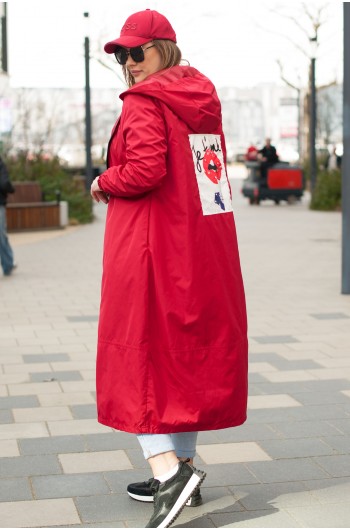 PHILLIPA - Długi płaszcz z naszywką w kolorze czerwonym