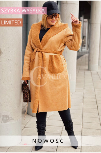 CIRA - Klasyczny płaszcz z kapturem typu boucle w kolorze kamelowym