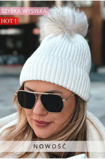 Czapka z odpinanym pomponem w kolorze śmietankowym
