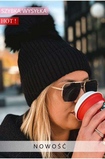 Czapka z odpinanym pomponem w kolorze czarnym