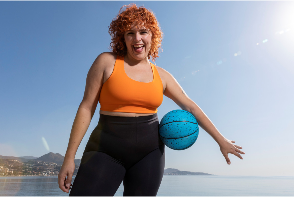 Athleisure w modzie plus size 2025 – modne i wygodne zestawy na lato